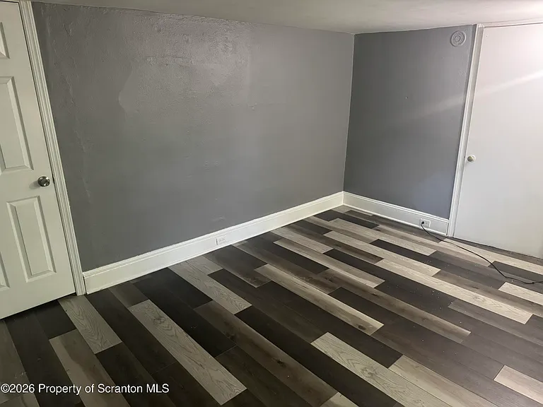 219 N Bromley Ave — Photo 12