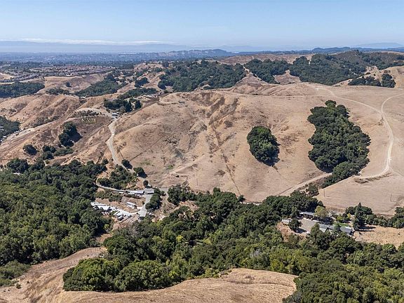 4th image of 21479 Eden Canyon Rd