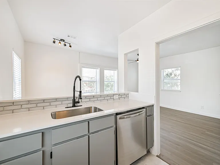 415 Fairview Ave #9 — Photo 9