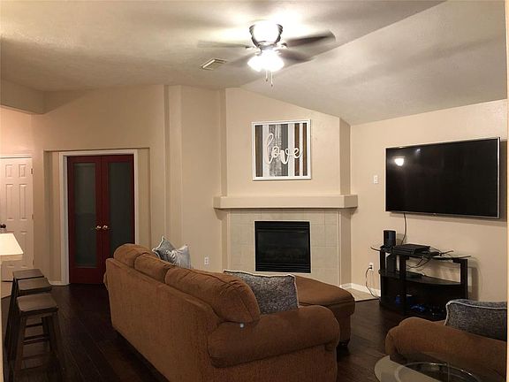 4th image of 203 Flat Creek Ln
