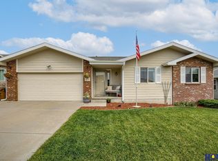 2721 NW Columbine Dr, Lincoln, NE 68524