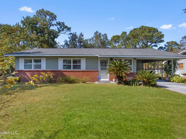 6621 Columbus Cir, Ocean Springs, MS 39564