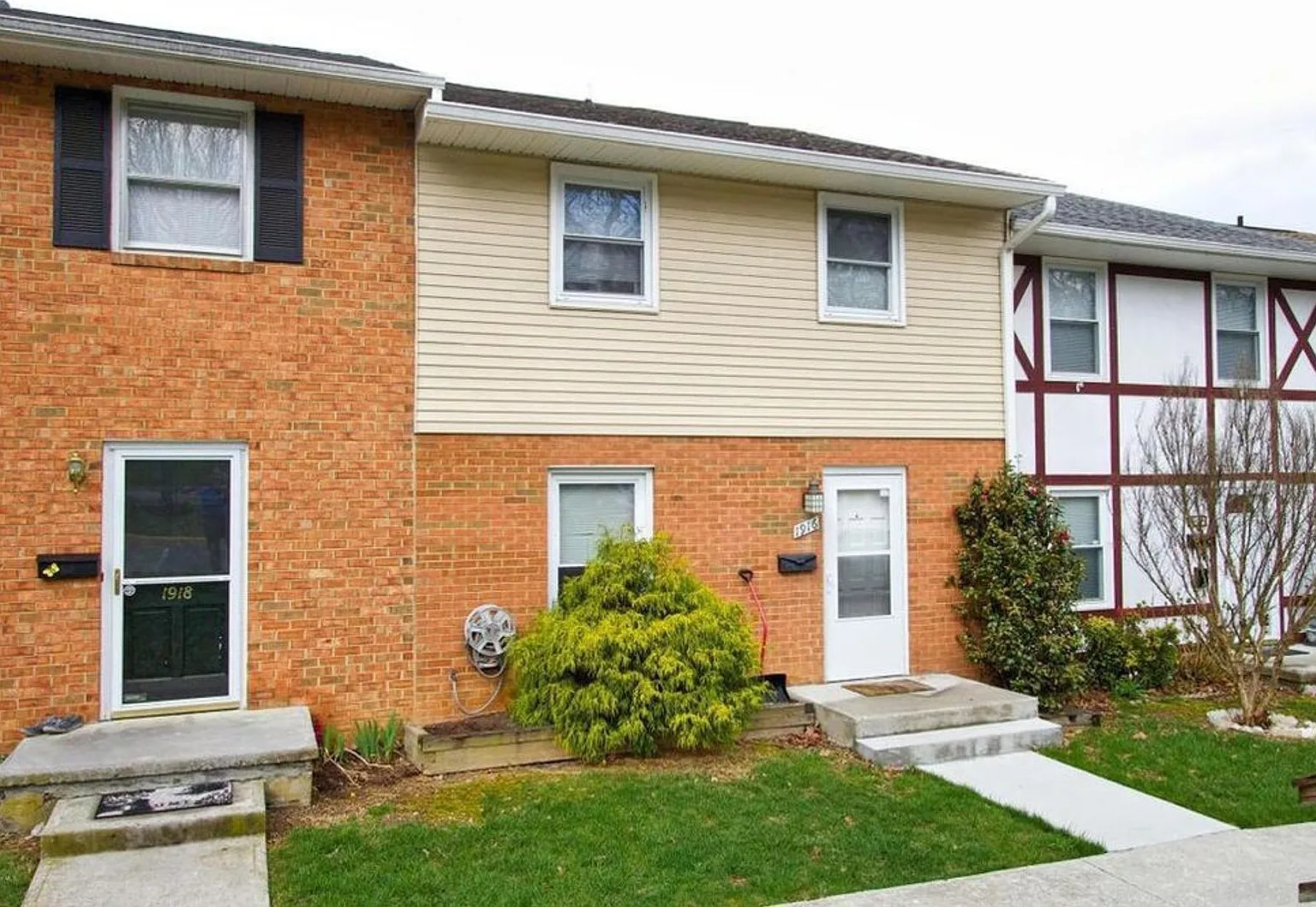 3 Bedroom 3.5 Bath Townhouse — Photo 2