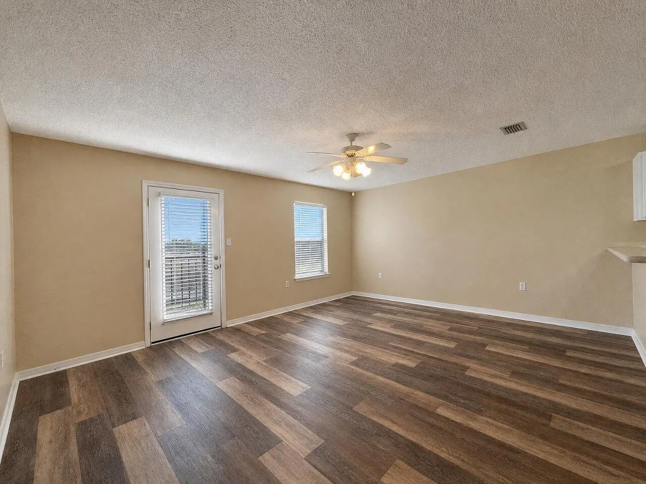 2 bed, 2.5 bath, 1248 sqft, $1,750 — Photo 3