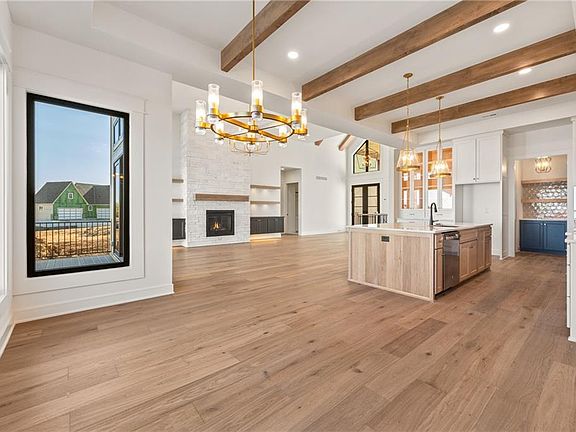 4th image of 17021 Parkhill St