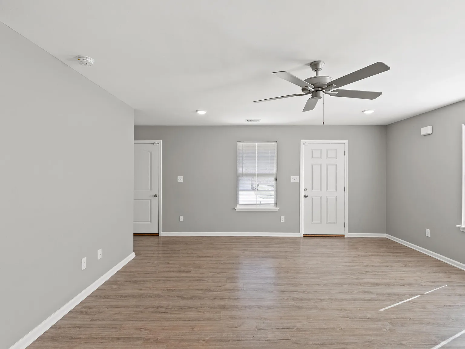 4 bed, 2.5 bath, 2100 sqft, $2,450 — Photo 4