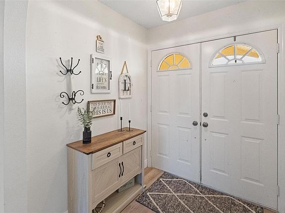 4th image of 4550 Dumont St