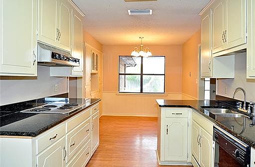 4th image of 240 Winterwood Dr