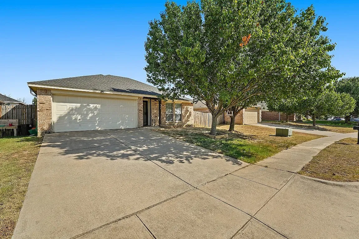 3 bed, 1418 sqft, $1,849 — Photo 2