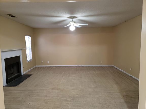 Family Room w/fireplace