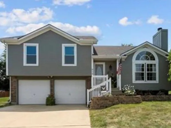 911 Horseshoe Dr, Pleasant Hill, MO 64080