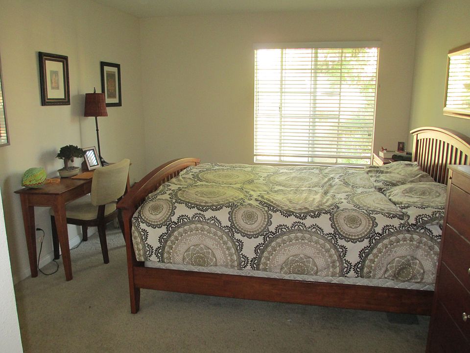 2nd image of 5520 Owensmouth Ave APT 305