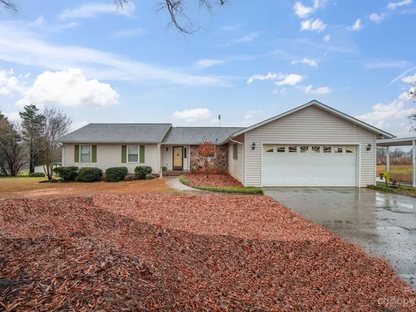 5067 Forest Ridge Dr, Hickory, NC 28602