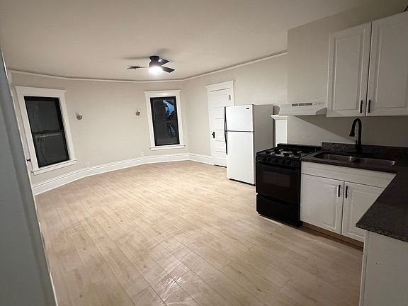 2nd image of 105 Chicago Rd #2A