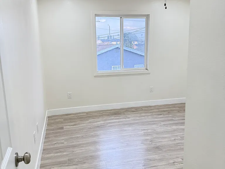 240 E 60th St #8 — Photo 10