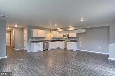 18 Chloe Dr #1 — Photo 3