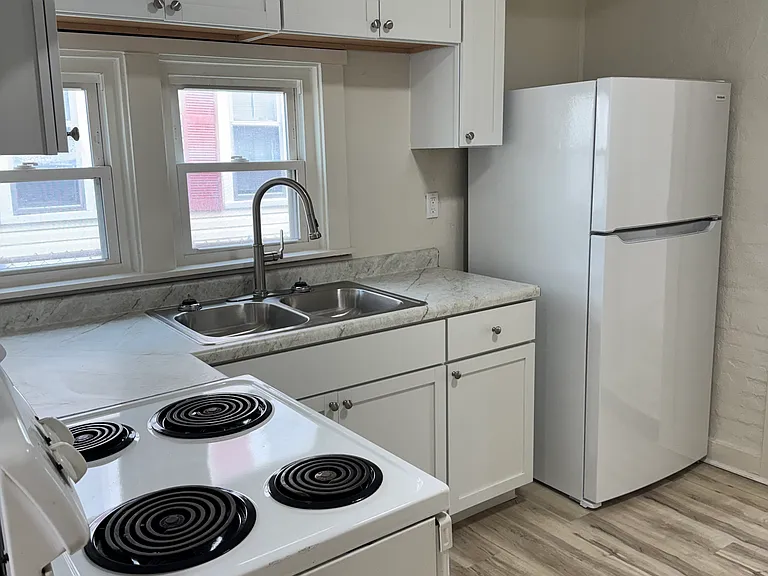 301 N 1st St #303 — Photo 6