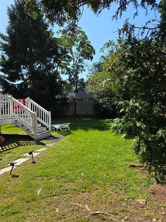 3 bed, 1.0 bath, 900 sqft, $2,700 — Photo 2