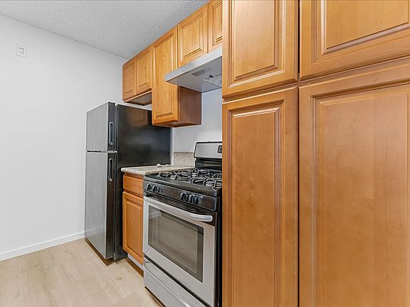 4th image of 18620 Hatteras St Unit 233