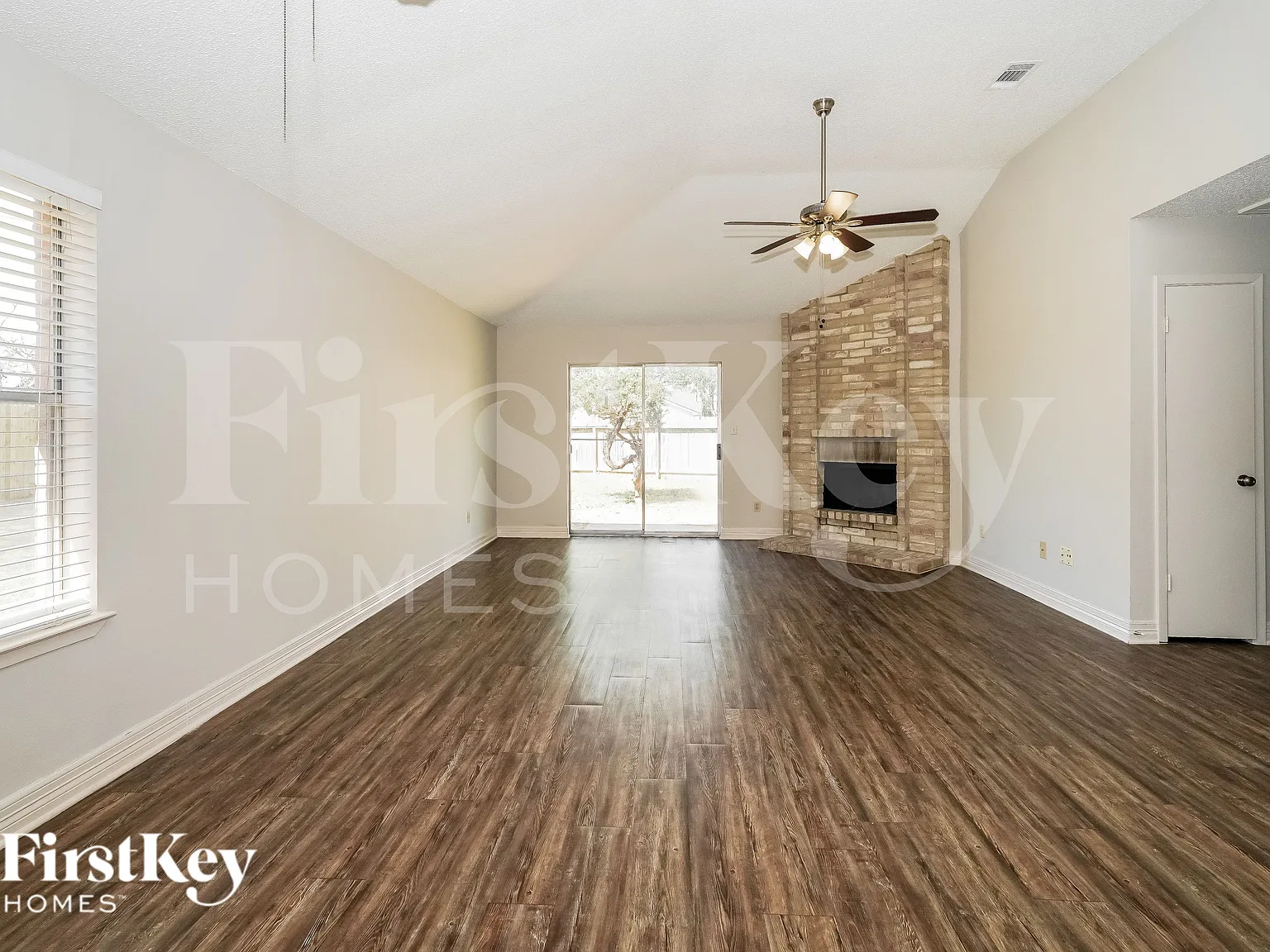 3 bed, 2.0 bath, 1412 sqft, $1,875 — Photo 3