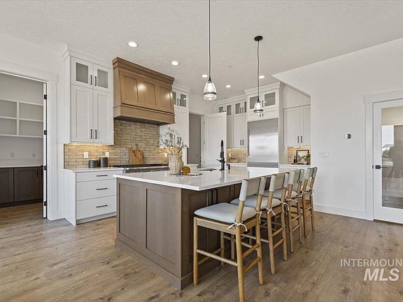 5th image of 8049 Golden Hills Rd