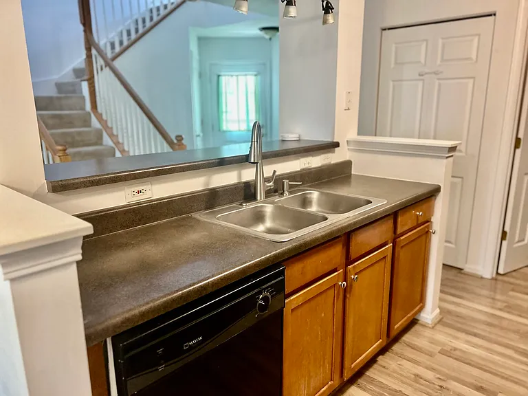 2375 Stoughton Cir — Photo 5