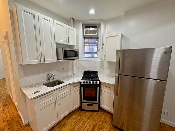 3rd image of 521 E 12th St #1GFRW