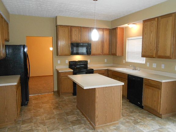 5th image of 8069 Lazelle Woods Dr