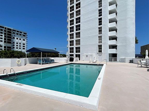 3rd image of 3901 S Flagler Drive #902