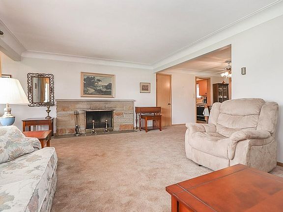 4th image of 1933 Caronia Dr