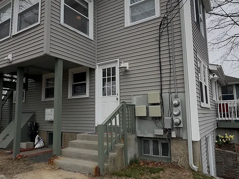 21 Plymouth St — Photo 2