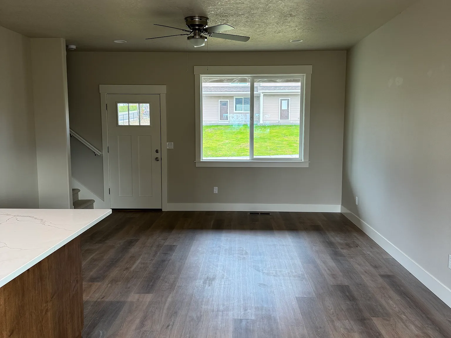 714 NW Charles Ln — Photo 3