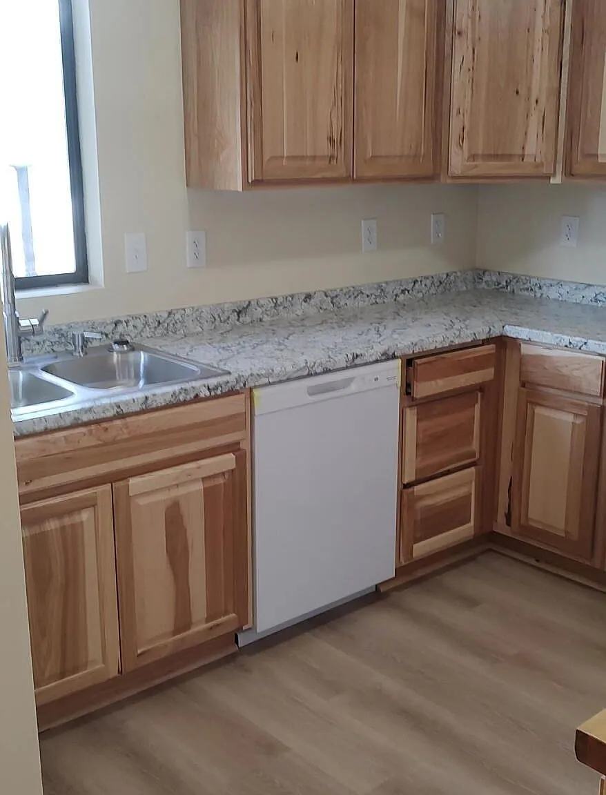 2 bed, 1.0 bath, 3512 sqft, $1,600 — Photo 3