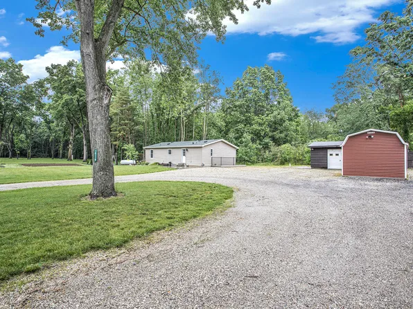 14110 Riverside Dr, Constantine, MI 49042