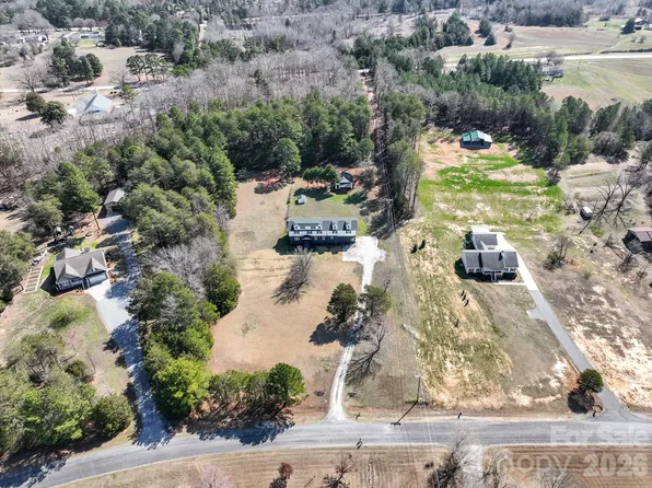 330 Skyview Dr, Catawba, SC 29704