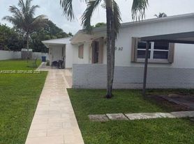 260 Northwest Dr, Miami, FL
