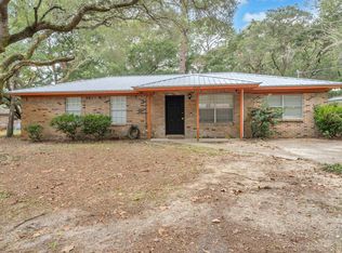 1020 Pinetree Rd, Mary Esther, FL 32569