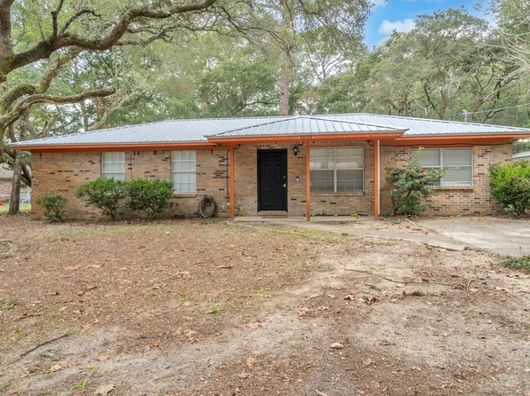 1020 Pinetree Rd, Mary Esther, FL 32569