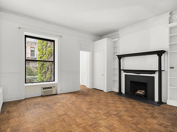2nd image of 130 W 80th St APT 2R
