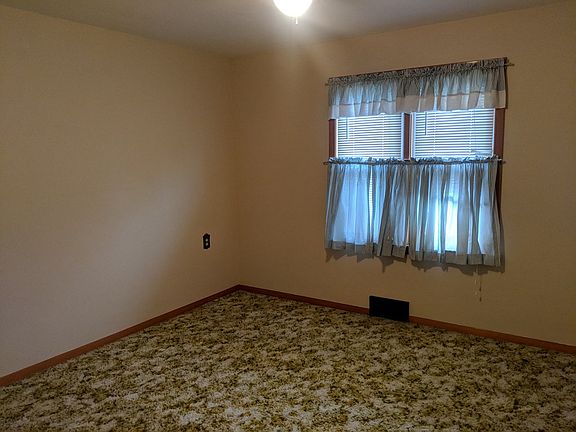 5th image of 824 Duff Dr