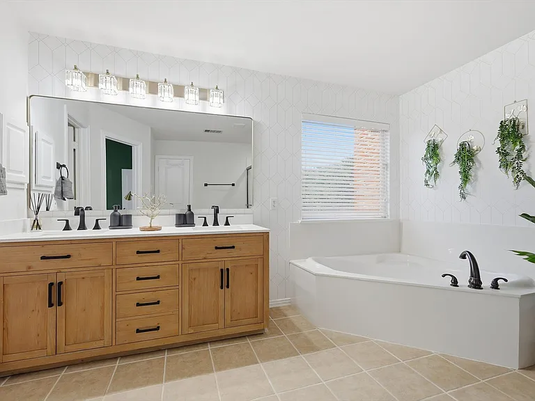 2831 Rosewood Blvd — Photo 23