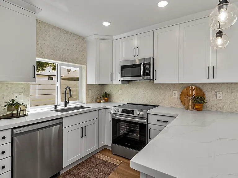 820 S Sullivan St #A — Photo 11