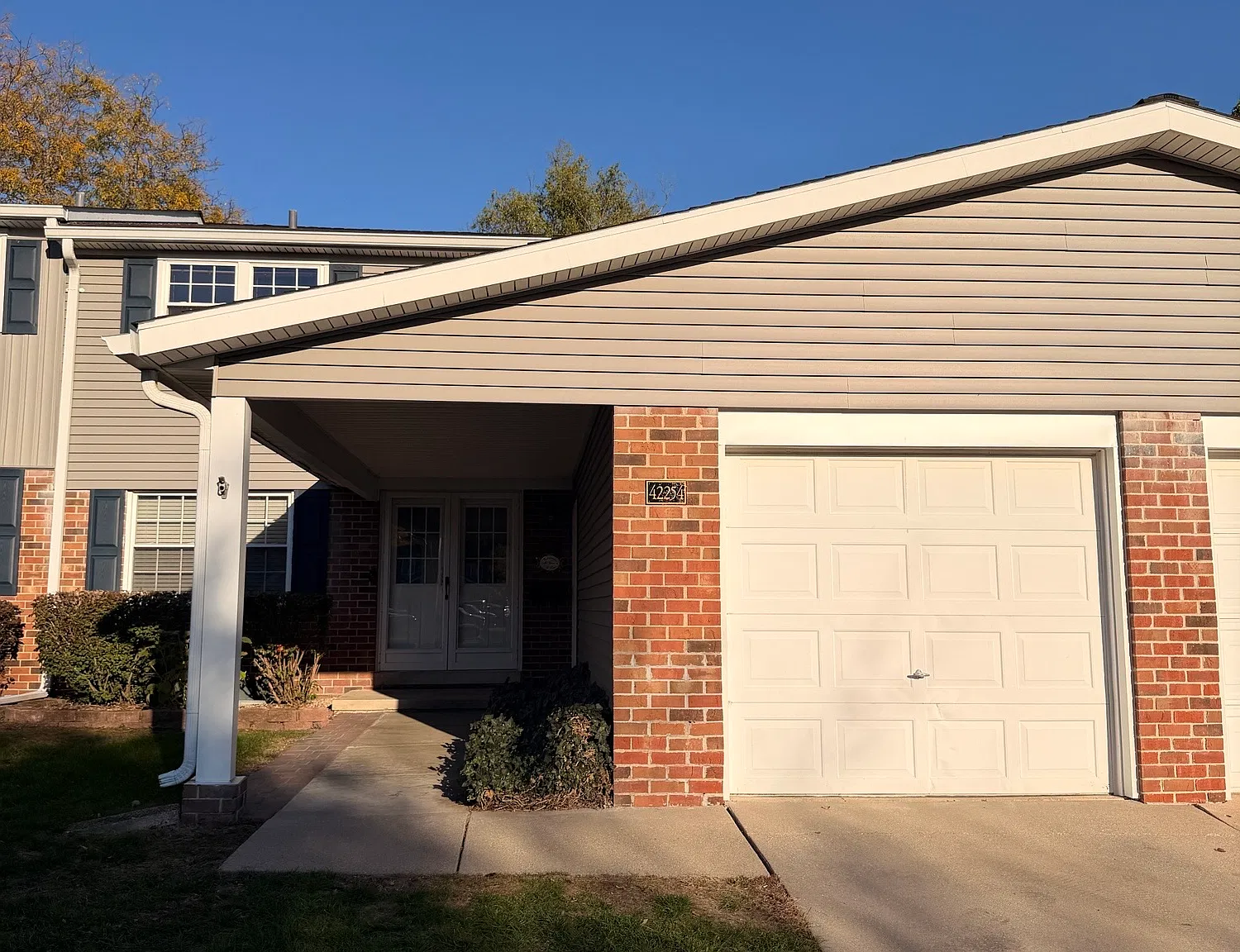 3 bed, 2.5 bath, 1610 sqft, $2,650 — Photo 2