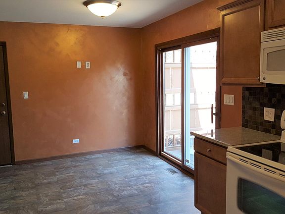 Kitchen - Breakfast Area