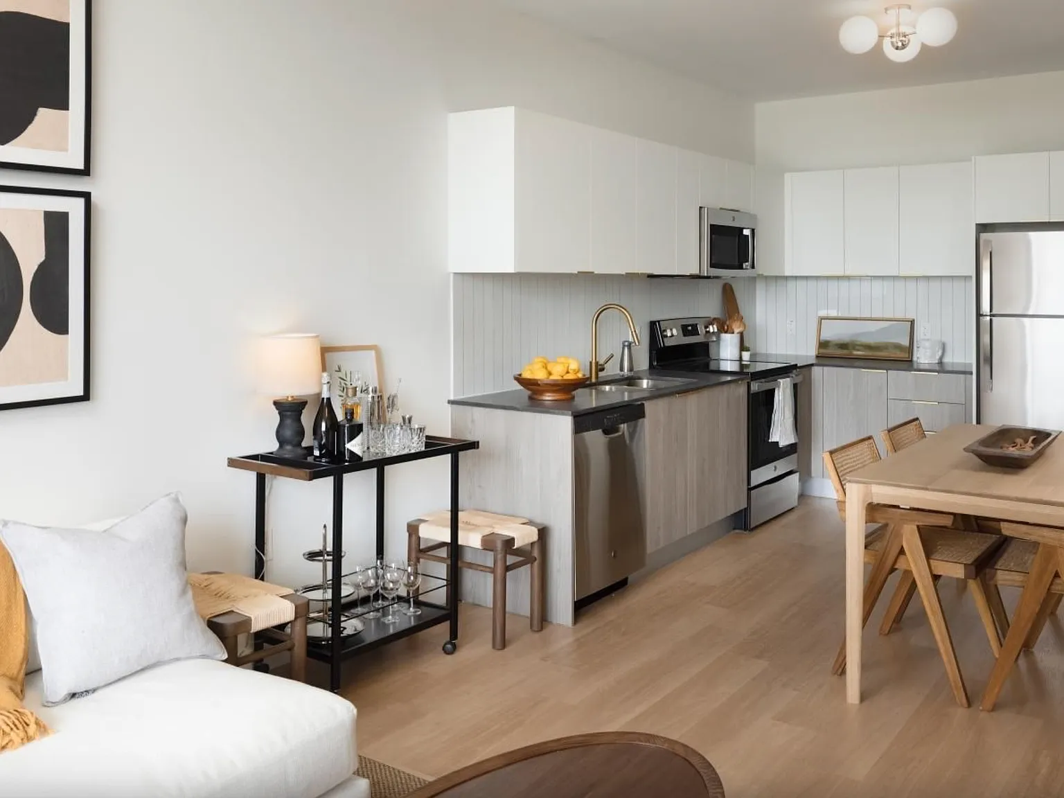 2 bed, 1034 sqft, $2,500 — Photo 3
