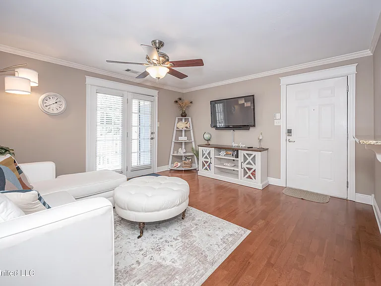 2421 Beachview Dr — Photo 8