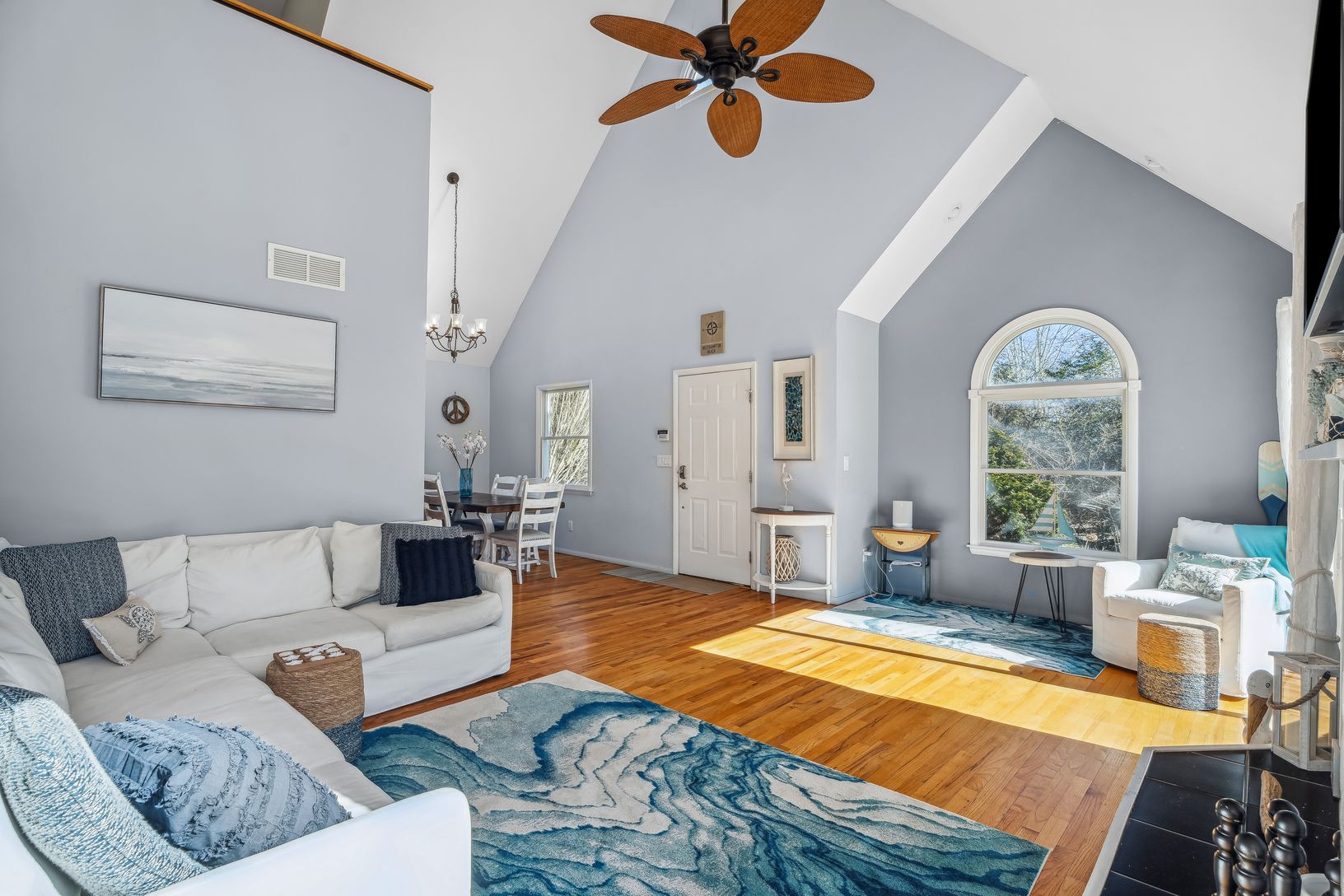  Open floor plan 