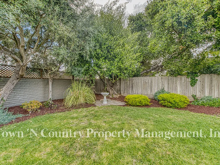 127 Katherine Ave — Photo 23