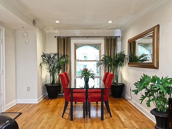 4th image of 2011 Columbia Rd NW APT 2