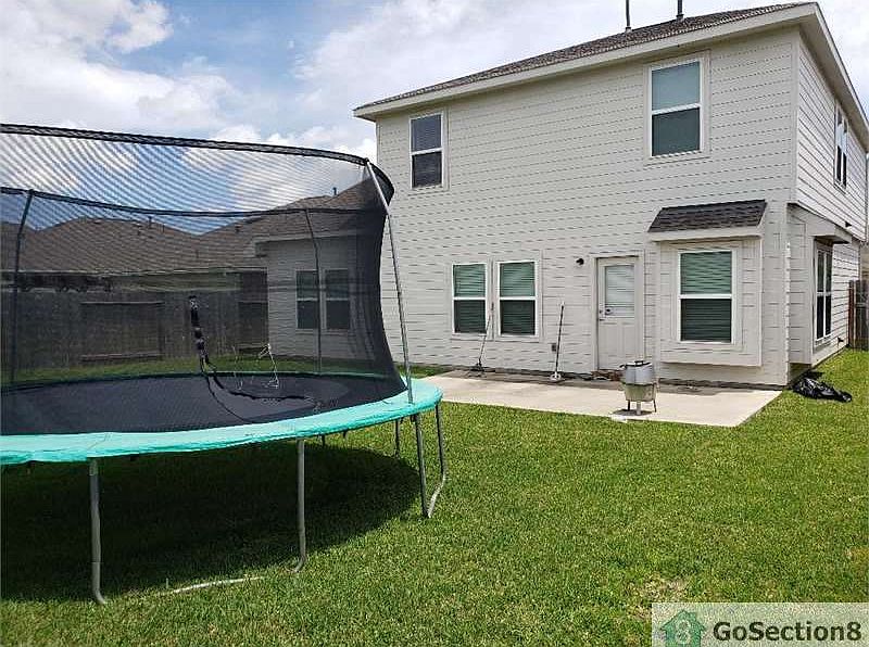 2nd image of 118 Silverglen Ct
